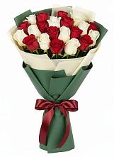 Букет Микс из красных и белых роз в Севастополе