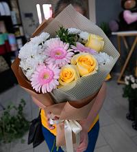 Букет цветов из:  Герберы, Розы и Хризантемы в Севастополе