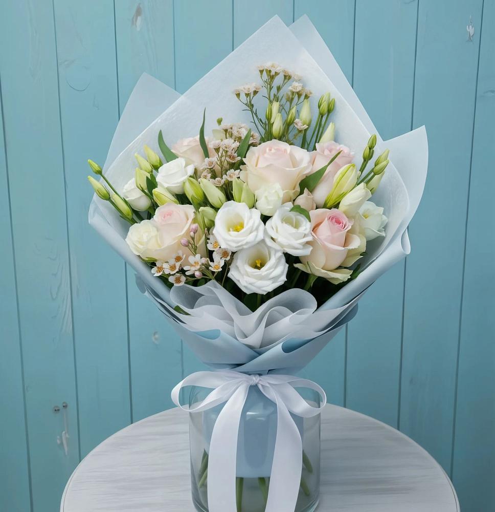 Букет цветов из: Розы и Лизиантусы в Севастополе