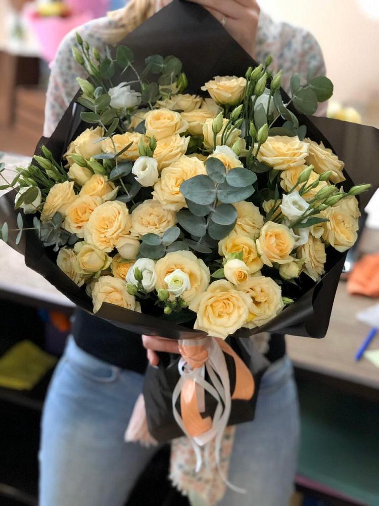 Букет цветов из: Розы и Лизиантусы в Севастополе