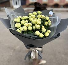 Букет Белые кустовые розы Солинеро в Севастополе