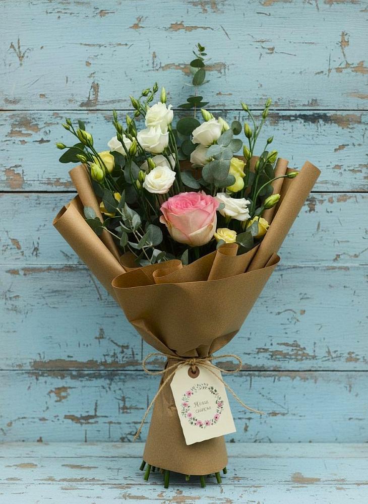 Букет цветов из: Розы и Лизиантусы в Севастополе