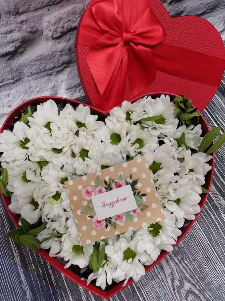 Цветочная композиция из Хризантемы в виде сердца в Севастополе