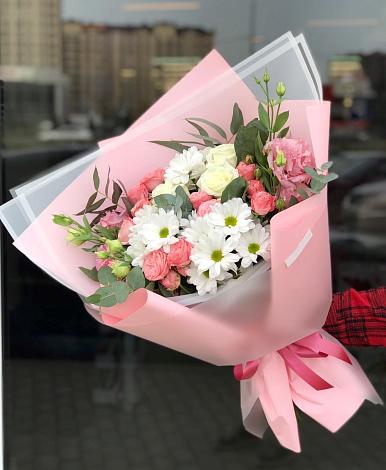 Букет цветов из: Розы, Лизиантусы и Хризантемы в Севастополе