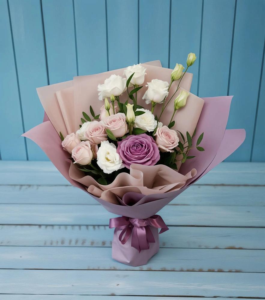 Букет цветов из: Розы и Лизиантусы в Севастополе